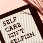 découvrez l'art de la pleine conscience (mindfulness) pour réduire le stress, améliorer votre bien-être mental et cultiver un esprit apaisé. apprenez des techniques pratiques pour intégrer la mindfulness dans votre quotidien et transformer votre approche de la vie.